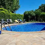 Pool And Garden Oasis, Bbq, Free Parking, Fast Wifi *