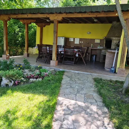 Luxury With Swimming Pool , Lovely Garden , Bbq Place *