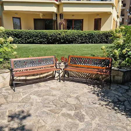 Luxury With Swimming Pool , Lovely Garden , Bbq Place Apartment