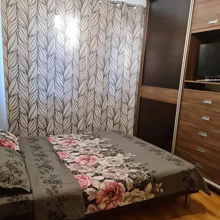 Luxury With Swimming Pool , Lovely Garden , Bbq Place Apartment Varna