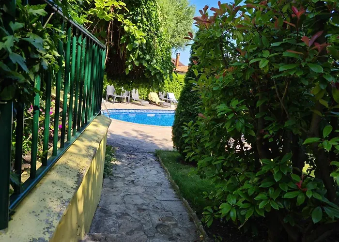Cozy With Pool, Lovely Garden, Bbq Варна