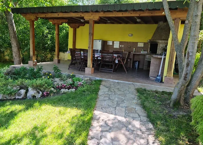 Cozy With Pool, Lovely Garden, Bbq *