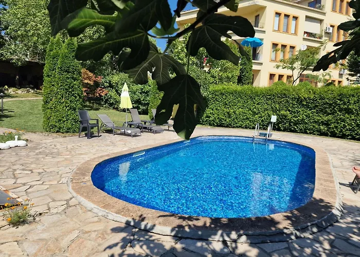 Cozy With Pool, Lovely Garden, Bbq