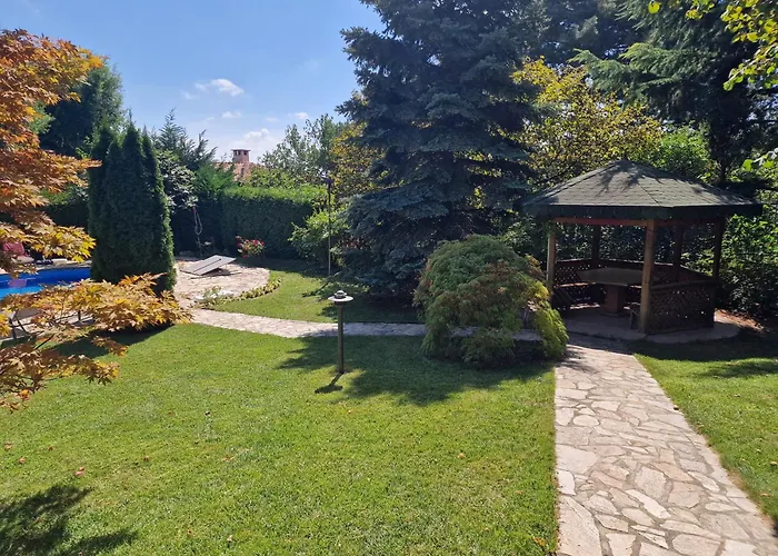 Cozy With Pool, Lovely Garden, Bbq Варна